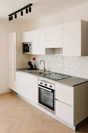 Fridge, microwave, oven, stovetop