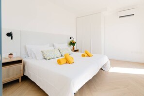 2 bedrooms, desk, iron/ironing board, WiFi