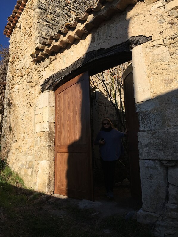 Exterior detail - Atypical house in one of the most beautiful villages of the Drôme: le Poët Laval (Le Poet Laval)