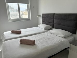 3 chambres, fer et planche à repasser, Wi-Fi, draps fournis