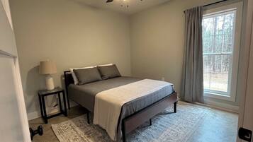 2 Schlafzimmer, Zimmersafe, Bügeleisen/Bügelbrett, WLAN