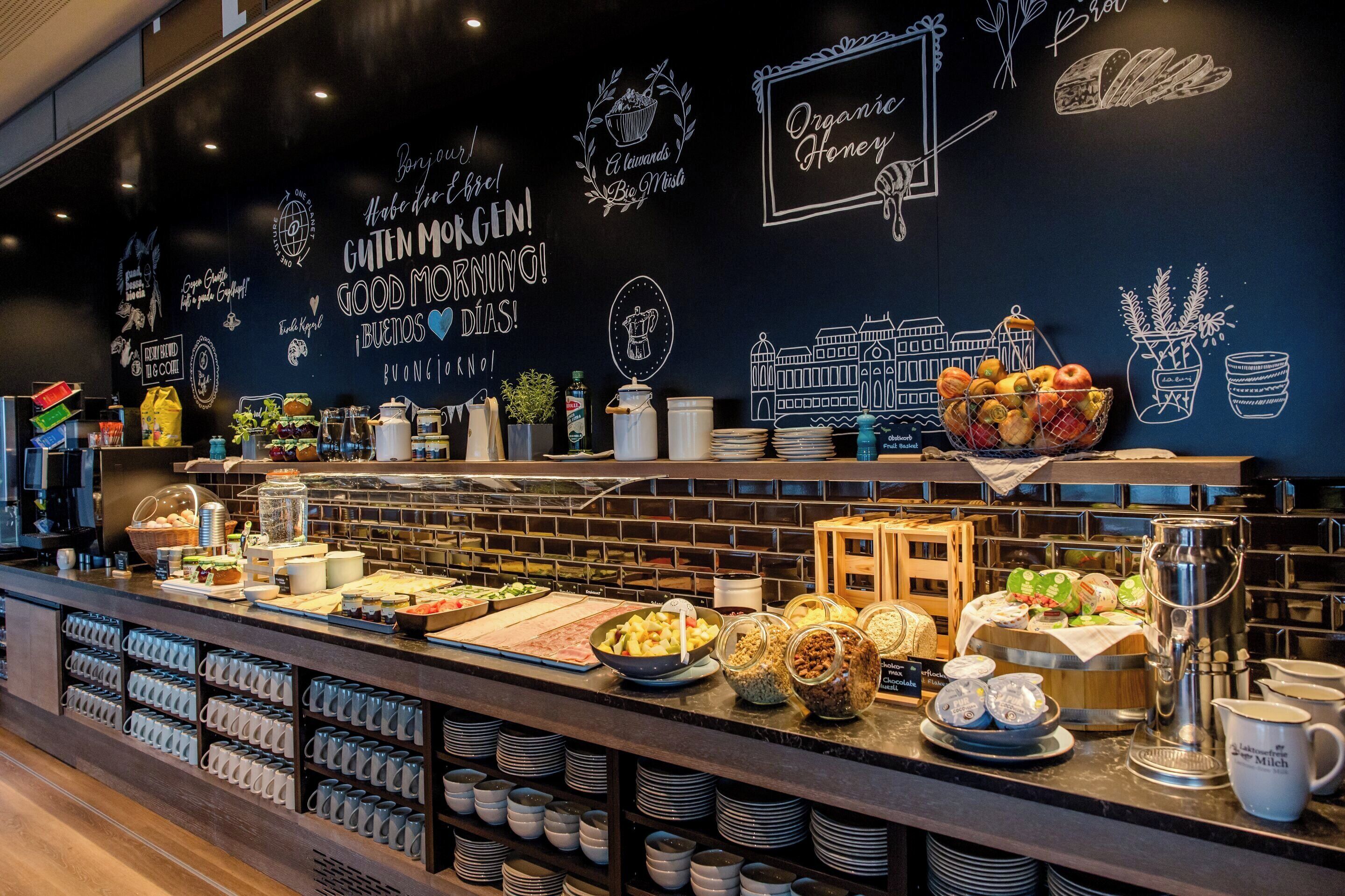 بوفيه فطور يوميًا بتكلفة قدرها (17.90 EUR للشخص)