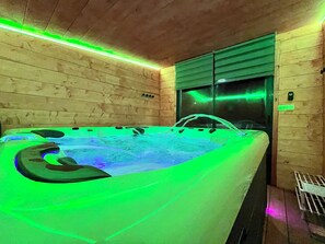 Bañera de hidromasaje interior