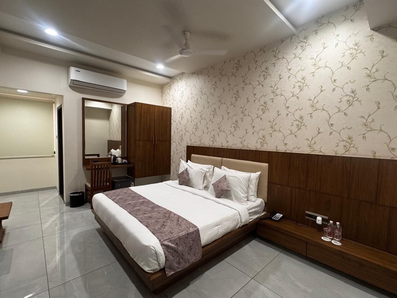 Habitación Grand, 1 cama de matrimonio grande | Sábanas de algodón egipcio y ropa de cama de alta calidad