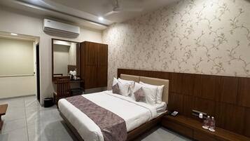 Habitación Grand, 1 cama de matrimonio grande | Sábanas de algodón egipcio y ropa de cama de alta calidad