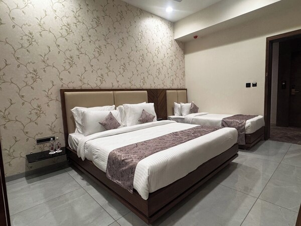 Pam Premium Hotel Vadodara - Vadodara