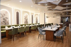 Restaurant - Pam Premium Hotel Vadodara (Vadodara)