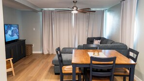 Appartamento, letti multipli, patio, vista giardino (Bahia Mar #112F) | Ristoranti