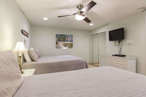 Condo, várias camas, varanda, vista para o jardim (Bahia Mar #112F) | 2 quartos, individualmente decorados, individualmente mobiliados