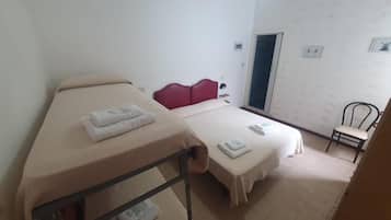 Economy-Vierbettzimmer | Zimmersafe, kostenloses WLAN