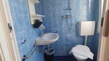 Economy Quadruple Room | Bathroom | Shower, towels, toilet paper