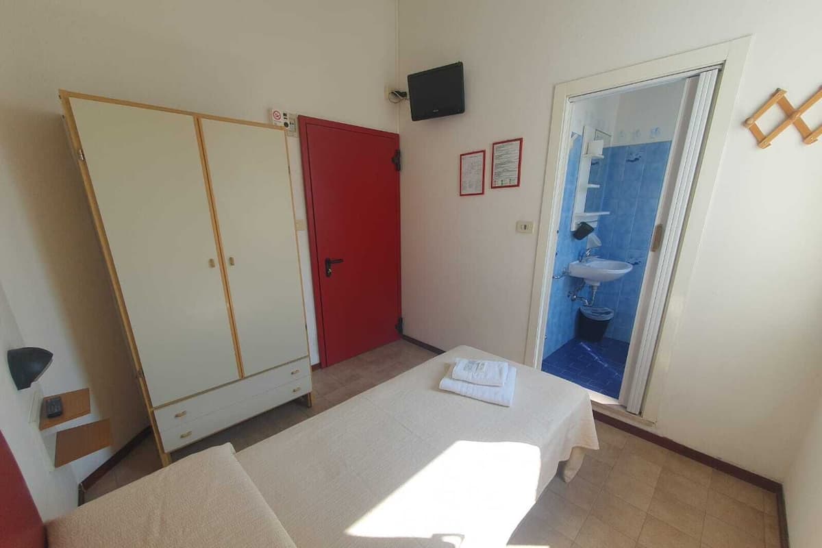 Economy Single Room