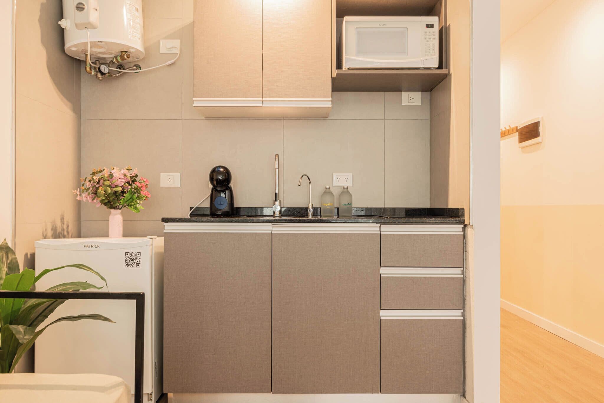 Chambre Triple Design, plusieurs lits, vue ville | Cuisine privée