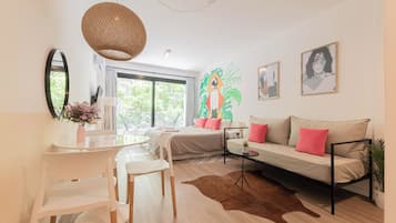 Comfort Studio, City View | Living area