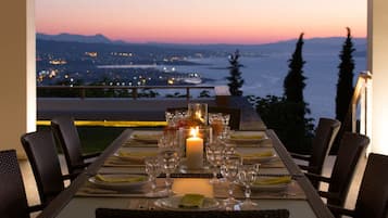 Villa | 5 bedrooms, desk, soundproofing, Internet