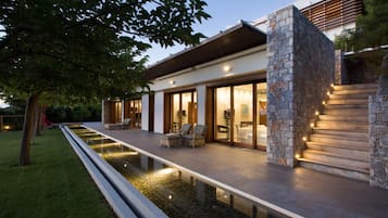 Casa | 5 quartos, escrivaninha, quartos à prova de som