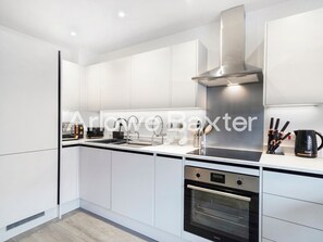 Private kitchen - Modern High St Studio w/ Balcony (Hertfordshire)
