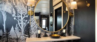 Farmhouse outskirts of Norman’s “Okla. University” fastWiFi, 2-75”TVs, KING BED