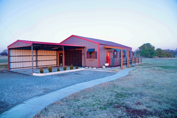 Entire Guest House & “Large” Yard Space