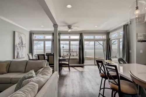 Luxury Lakefront Family Retreat