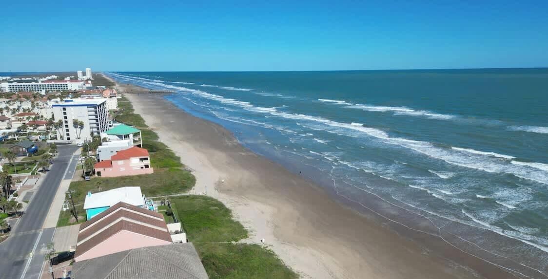 بالقرب من الشاطئ