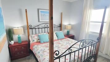 2 bedrooms, individually decorated, individually furnished