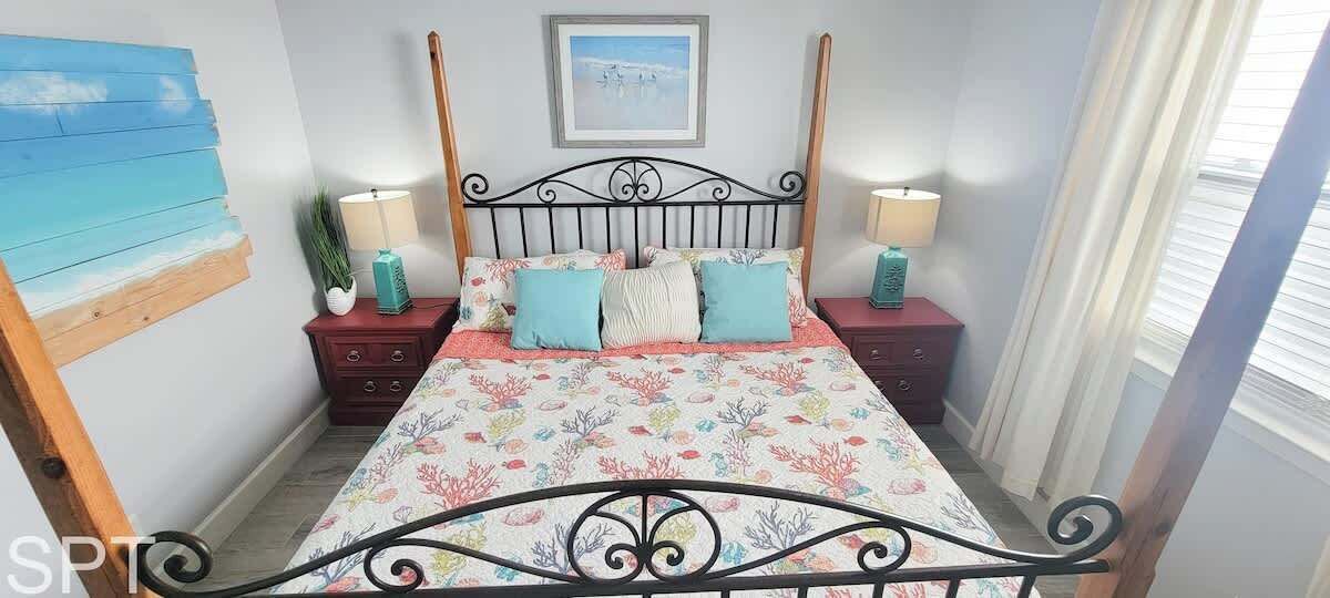 公寓式客房, 多张床, 阳台, 花园景观 (Coronado 302) | 2 多间卧室、特色装修、特色家居