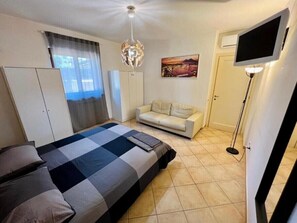 2 bedrooms, bed sheets