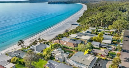 White Sands Retreat, Hyams Beach