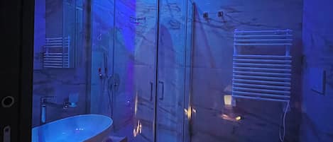 Design Double Room, 1 Bedroom, Sea View | Bathroom | Shower, hair dryer, slippers, towels