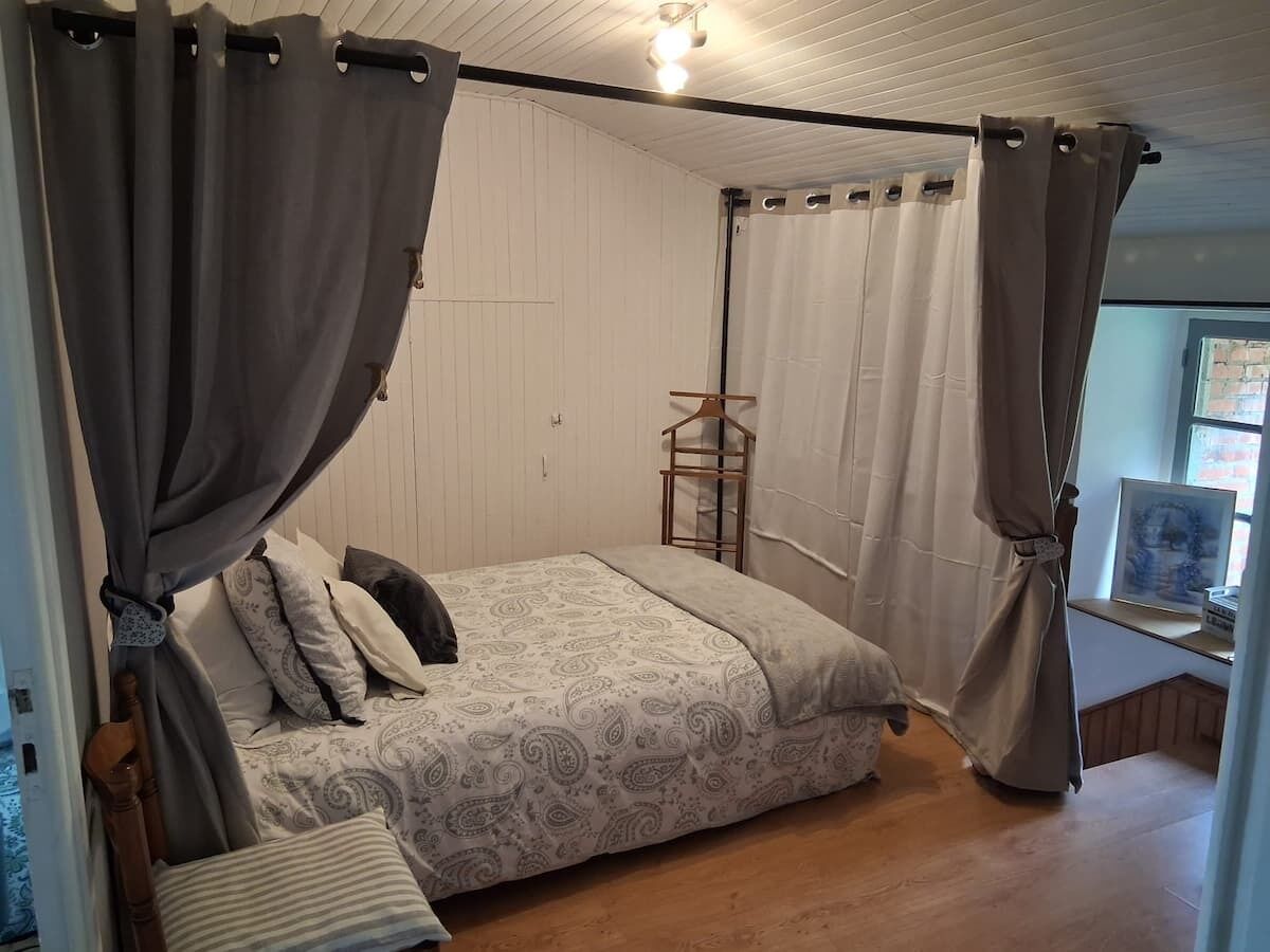 4 bedrooms, WiFi, bed sheets