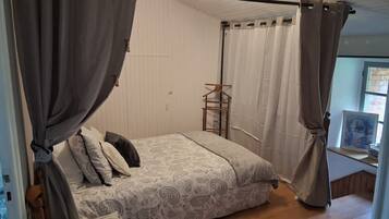 4 bedrooms, WiFi, bed sheets