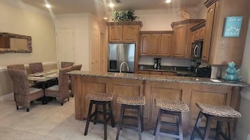 Condo, Multiple Beds, Kitchen (Island Time #4) | Dining