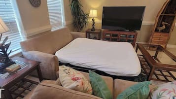 Condo, Multiple Beds, Kitchen (Island Time #4) | 2 bedrooms, individually decorated, individually furnished