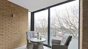 Dining - 2 Bed Flat with parking (London)