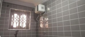 Toallas y papel higiénico