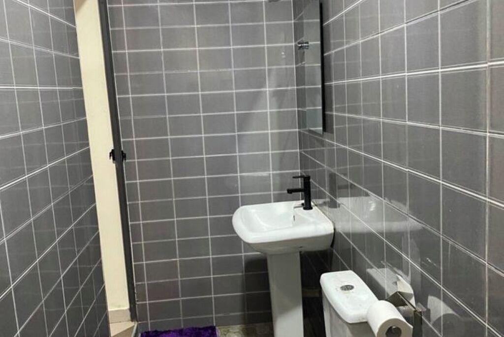 Dusche, Handtücher, Seife, Toilettenpapier