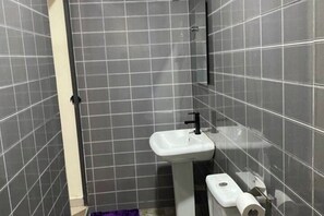 Dusche, Handtücher, Seife, Toilettenpapier