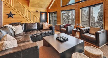 Cabin Bones: Luxury Mountain Getaway with Stunning Views and Amenities
