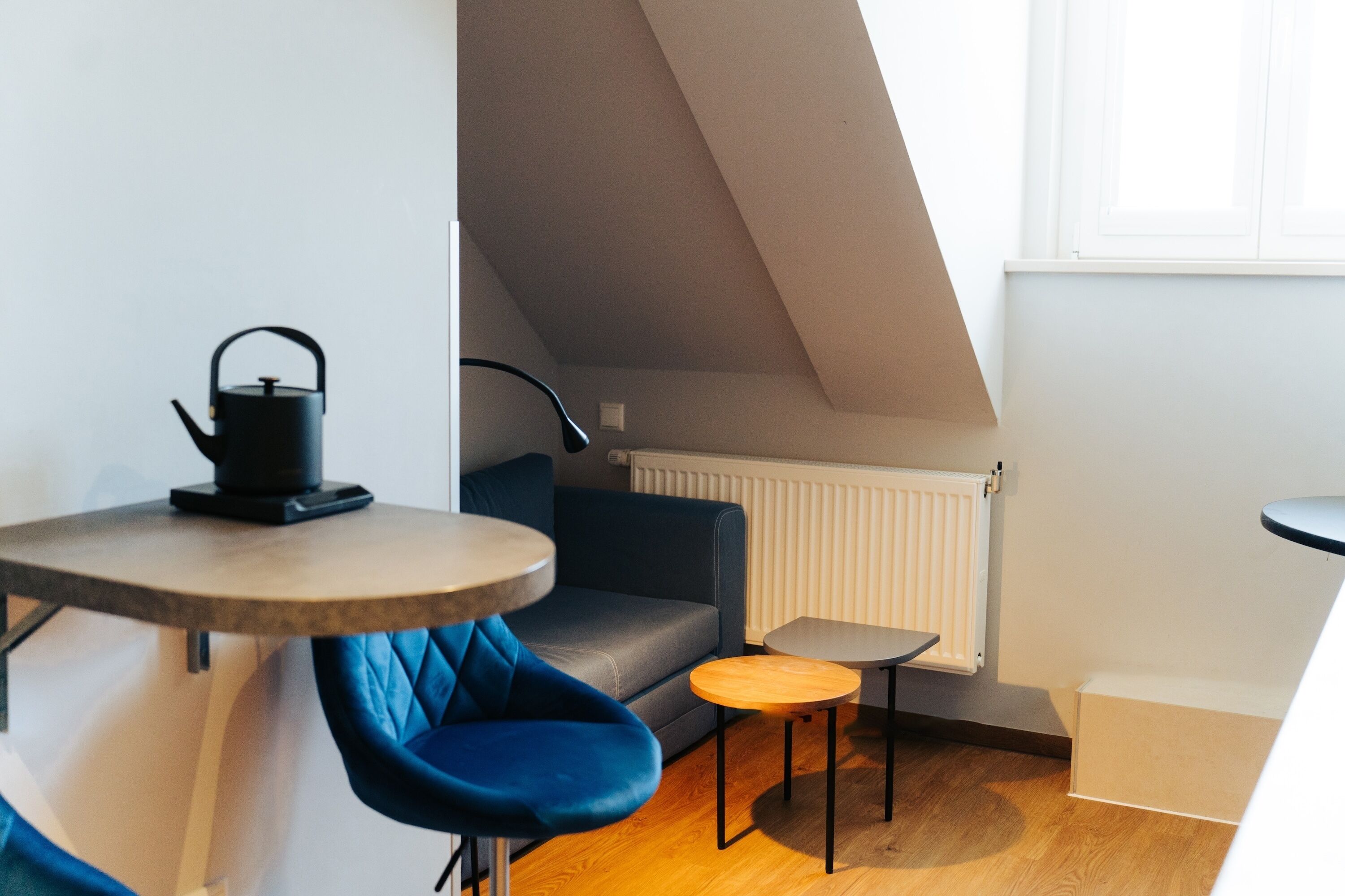 Familien-Studiosuite | Minibar, individuell dekoriert, individuell eingerichtet, Schreibtisch