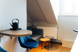 Family Studio Suite | Minibar, individually decorated, individually furnished, desk - The Kepos Hotel Erlangen (Erlangen)