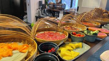Continental breakfast on weekdays (EUR 14 per person)