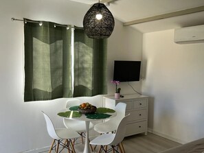 Unclassified image, 5 of 24, button