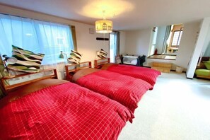 Strykejern/-brett og barnesenger