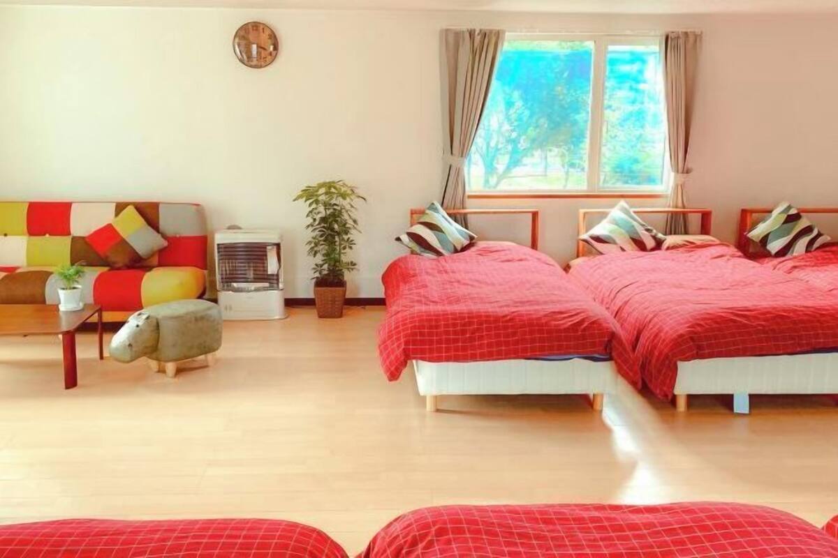 Iron/ironing board, cots/infant beds