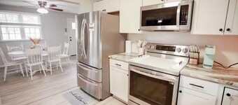 Charming 3-bedroom farmhouse with Longhorns and Chickens! 30 Acres of Land