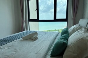 Iron/ironing board - Seaview 2B2R 6pax Condo Forest City C5-2404 (Gelang Patah)