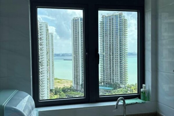 Room - Seaview 2B2R 6pax Condo Forest City C5-2404 (Gelang Patah)