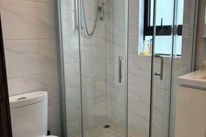 Bàn ủi/dụng cụ ủi quần áo 