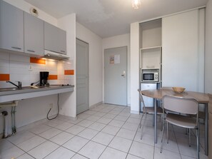 Fridge, microwave, coffee/tea maker, toaster